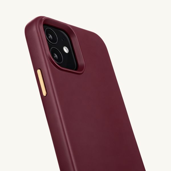 Selencia Rivièra Backcover mit MagSafe mit abnehmbaren Haken iPhone 12 / 12 Pro - Bold Burgundy