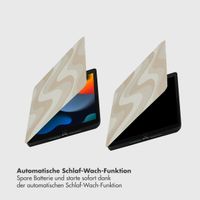 Selencia Vivid Klapphülle Apple iPad 9 (2021) 10.2 Zoll / iPad 8 (2020) 10.2 Zoll / iPad 7 (2019) 10.2 Zoll - Desert Waves Beige