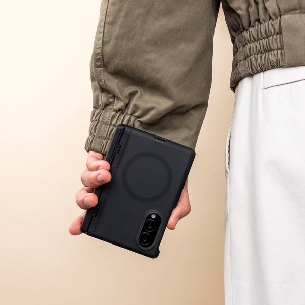 imoshion Color Guard mit MagSafe und Ständer Samsung Galaxy Z Fold 8 - Schwarz