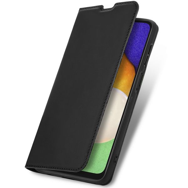 imoshion Slim Folio Klapphülle für das Samsung Galaxy A13 (5G) / A04s - Schwarz