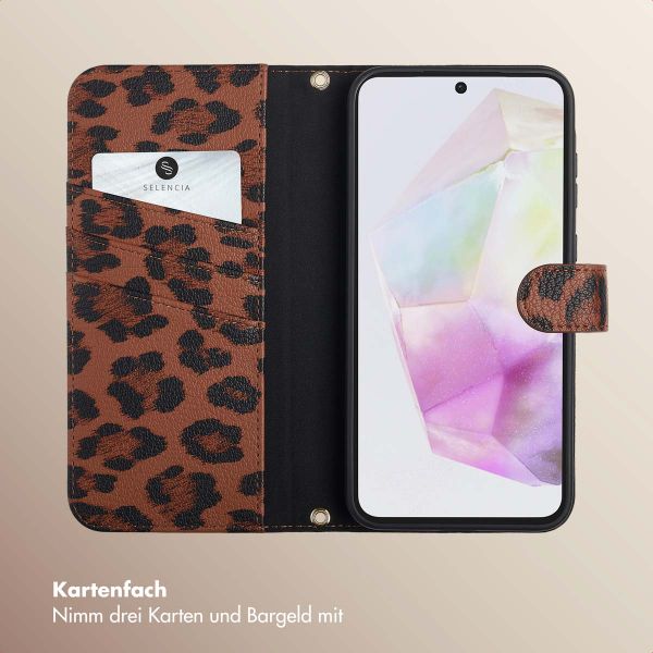 Selencia Sabi Klapphülle mit Leopardenmuster Samsung Galaxy A35 - Mocha Brown