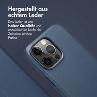 Accezz 2-in-1 Klapphülle aus Leder mit MagSafe Apple iPhone 15 Pro Max - Nightfall Blue