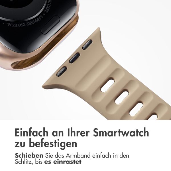 imoshion Active Sport Silikonarmband für die Apple Watch Series 1-10 / SE / Ultra (2) (44/45/46/49 mm) - Braun