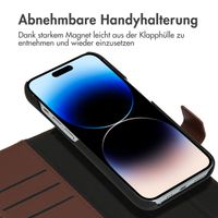 Accezz Premium Leather 2 in 1 Klapphülle für das iPhone 14 Pro - Braun