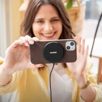 Accezz Liquid Silikoncase mit MagSafe Samsung Galaxy S25 Plus - New Tea Brown