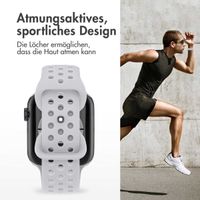 imoshion Sportarmband⁺ für das Apple Watch Series 1 bis 9 / SE (38/40/41 mm) | Series 10 / 11 (42 mm) - Größe S/M - Pure Platinum & White