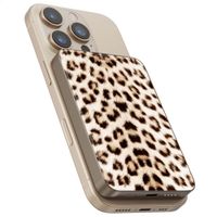 Selencia Vivid Powerbank 5.000 mAh - MagSafe und Qi - Desert Gold / Leopard