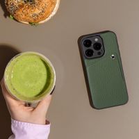 Selencia Riva Back Cover mit Kartenfach Apple iPhone 15 - Sage Green