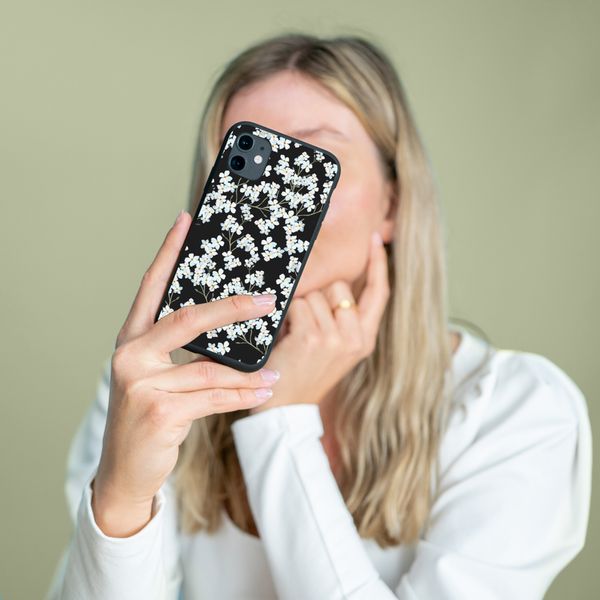 imoshion Design Hülle für das iPhone 13 - Blume - Weiß / Schwarz