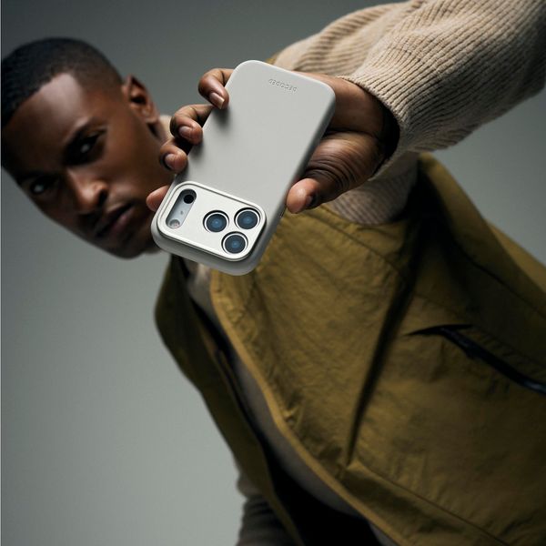 Decoded Silikon-Case MagSafe Apple iPhone 17 - Soft Taupe