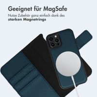 imoshion Herausnehmbare 2-in-1 Luxus-Bookcase Apple iPhone 12 (Pro) - Blau