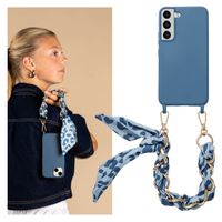 Selencia Back Cover mit Luxuriöser Handschlaufe Samsung Galaxy S22 - Blau