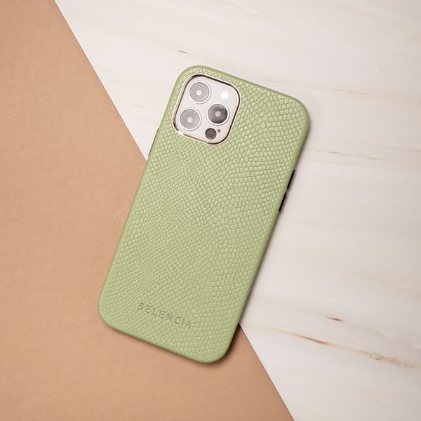 Selencia Gaia Backcover in Schlangenoptik Apple iPhone 12 (Pro) - Grün