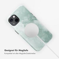 Selencia Vivid Tough Back Cover MagSafe für das iPhone 13 - Marble Grayed Jade