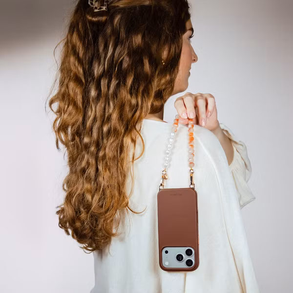 Selencia Rivièra Backcover mit MagSafe mit abnehmbaren Haken iPhone 12 / 12 Pro - Choco Brown