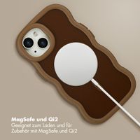 Selencia Wavy Backcover mit MagSafe Apple iPhone 15 - Mocha Brown