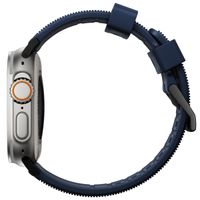 Nomad Robustes Armband FKM für die Apple Watch Series 1 bis 10 / SE / Ultra (2) (44/45/46/49 mm) - Schwarz/Blau