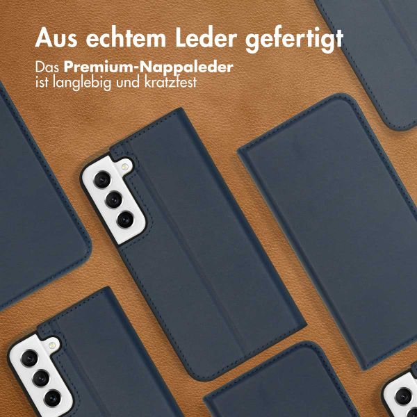 Accezz Premium Leather Slim Klapphülle für das Samsung Galaxy S21 FE - Dunkelblau