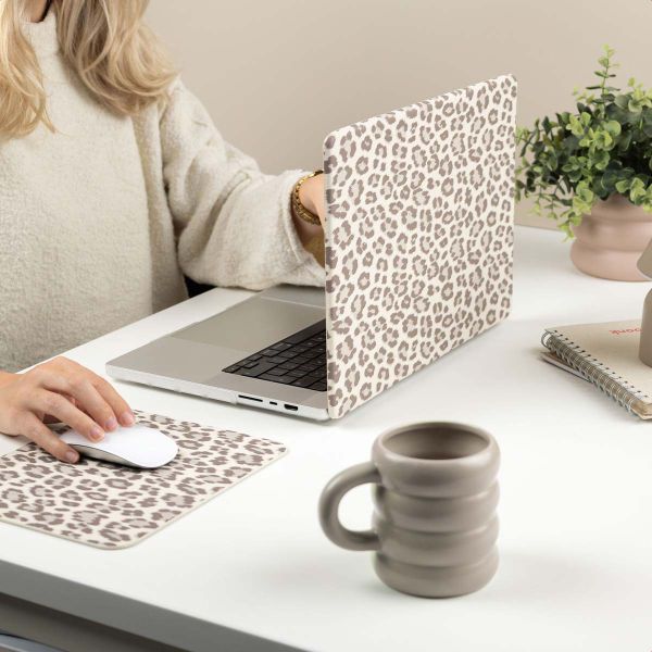 Selencia Sabi Laptop Cover Leopardenmuster Apple MacBook Pro 14 Zoll (2021 / 2023 M3 chip / 2024 M4 chip / 2025 M5 chip) - Soft Ivory