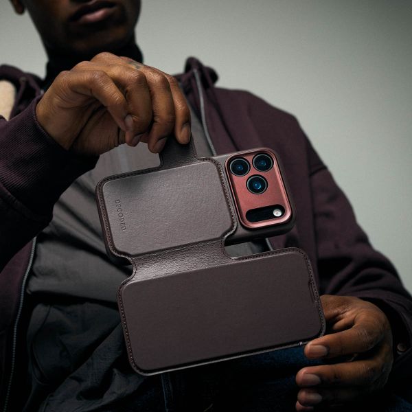 Decoded 2 in 1 Leather Klapphülle MagSafe Apple iPhone 17 Pro Max - Schwarz