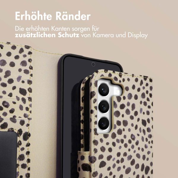 imoshion ﻿Design Klapphülle für das Samsung Galaxy S22 - Black And White Dots