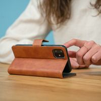 imoshion Luxuriöse Klapphülle Motorola Edge Plus - Braun