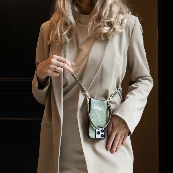 Selencia Nova Croco HandyHülle mit Kordel und Kartenhalter Apple iPhone 16 - Sage Green