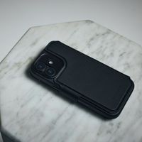 Decoded 2 in 1 Leather Klapphülle MagSafe Apple iPhone 17 Pro - Navy Shadow