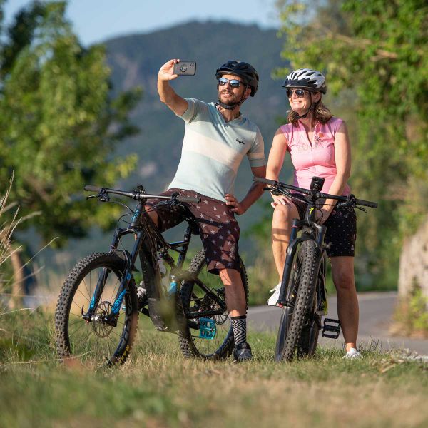 SP Connect Bike Bundle II - Handyhalter für das Fahrrad für das Apple iPhone 13 - Schwarz
