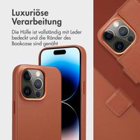 Accezz 2-in-1 Klapphülle aus Leder mit MagSafe für das iPhone 14 Pro - Sienna Brown