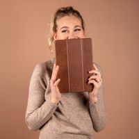 Selencia Nuria Trifold Klapphülle aus veganem Leder Samsung Galaxy Tab A7 - Braun