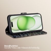 Selencia Sabi Klapphülle mit Leopardenmuster Apple iPhone 15 - Midnight Black
