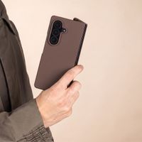 Accezz Liquid Silikoncase mit MagSafe Samsung Galaxy Z Fold 8 Ultra - New Tea Brown