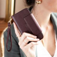 Selencia Llyr Klapphülle in Schlangenoptik mit herausnehmbarem Backcover Apple iPhone 13 Pro - Dunkelrot