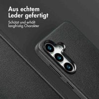 Accezz MagSafe Leather Backcover für das Samsung Galaxy S25 - Onyx Black