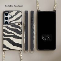 Selencia Nova HandyHülle mit Kordel und Kartenhalter Samsung Galaxy S24 / S25 - Zazzy Zebra