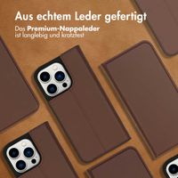 Accezz Premium Leather Slim Klapphülle für das Apple iPhone 14 Pro - Braun