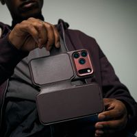 Decoded 2 in 1 Leather Klapphülle MagSafe Apple iPhone 17 - Solid Clay