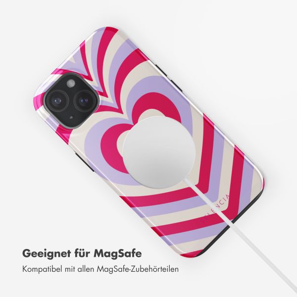 Selencia Vivid Tough Back Cover MagSafe für das iPhone 15 - Double Hearts Rubine Red Lilac