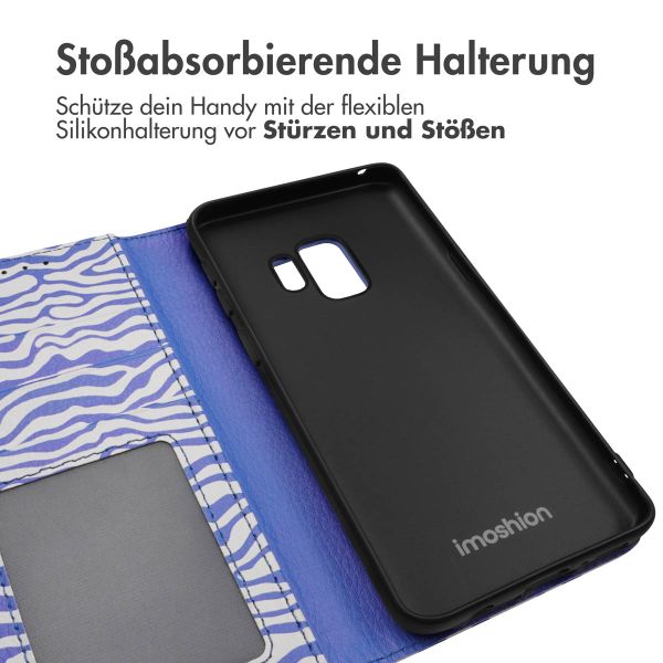 imoshion ﻿Design Klapphülle für das Samsung Galaxy S9 - White Blue Stripes