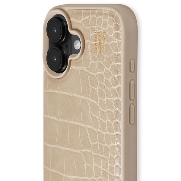 iDeal of Sweden Vegan Leather Back Cover für das iPhone 16 - Warm Beige Croco