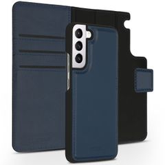 Accezz Premium Leather 2 in 1 Klapphülle für das Samsung Galaxy S22 - Dunkelblau