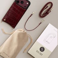 Selencia Nova Croco HandyHülle mit Kordel und Kartenhalter Apple iPhone 18 Pro / 17 Pro - Burgundy