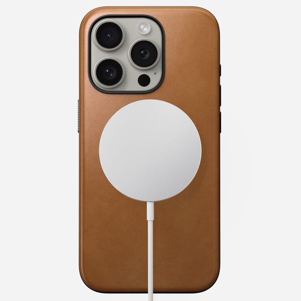 Nomad Modern Leather Case für das iPhone 15 Pro - English Tan