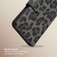 Selencia Sabi Klapphülle mit Leopardenmuster Samsung Galaxy S24 / S25 - Midnight Black