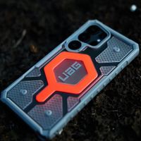 UAG Pathfinder Backcover MagSafe mit Kordel für das Samsung Galaxy S25 Ultra - Klar / Lava