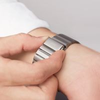 Uniq Strova Steel Link-Armband für Apple Watch | 44/45/46/49 mm - Sterling