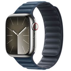 Apple Armband mit Magnetverschluss FineWoven für das  Apple Watch Series 1 t/m 9 / SE (38/40/41 mm) | Series 10 / 11 (42 mm) - Größe M/L - Pacific Blue