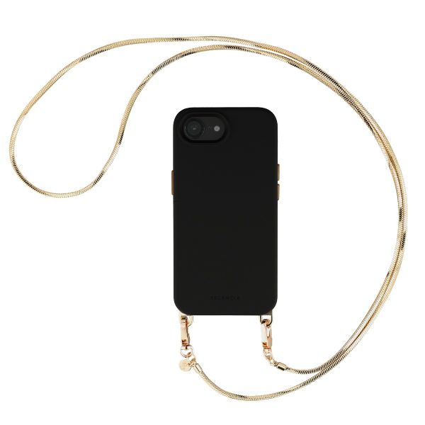 Selencia Rivièra MagSafe Backcover mit abnehmbaren Haken für das Apple iPhone 17e / 16e - Velvet Black + Sleek Chain (130 cm) - Gold