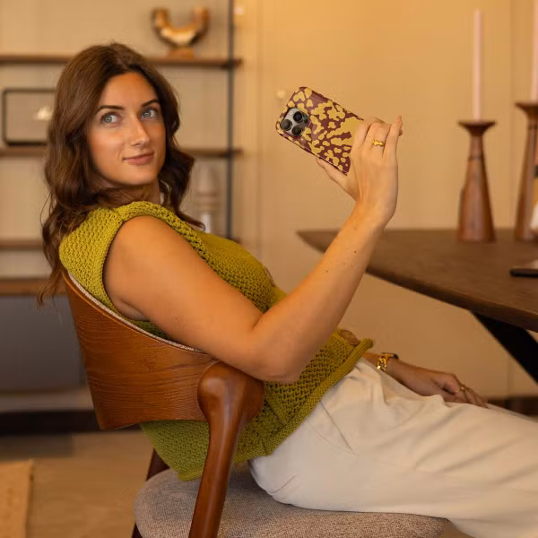 Selencia Vivid Rückabdeckung mit MagSafe Apple iPhone 16 Pro - Moo'd Olive Dust